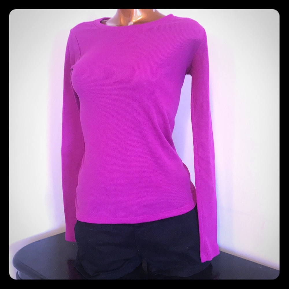 UNDER ARMOUR lightweight thermal fuschia top sz S